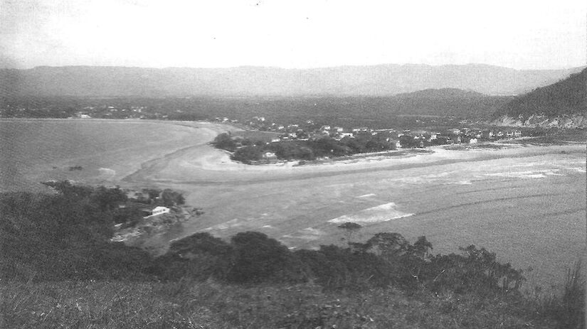 A praia do Itararé continua se alargando, enquanto a dos Milionários sofre um processo erosivo acentuado / Reprodução Instituto Histórico e Geográfico de São Vicente