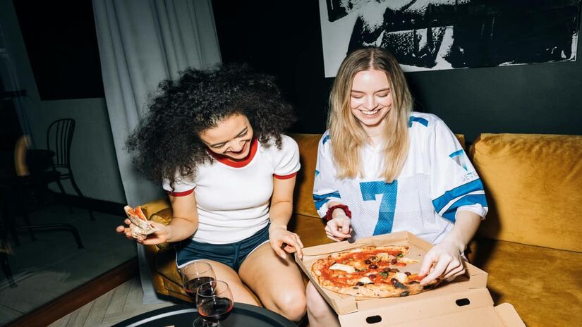 Fora do Brasil, muitas pessoas degustam de uma pizza de uma forma totalmente diferente (KoolShooters/Pexels)