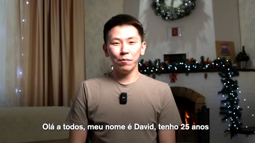 Os nomes dos membros da família estão nas próprias fotos