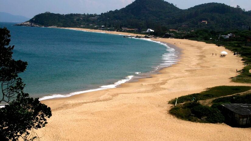A Praia do Estaleiro foi reconhecida como a melhor praia de vila das Américas e da Península Ibérica / Celso Peixoto/PMBC