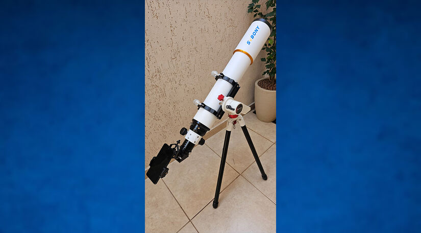 Telescópio Refrator de 102mm Svbony: Utilizado com adaptador ou com câmera acoplada, é ideal para observações astronômicas detalhadas.