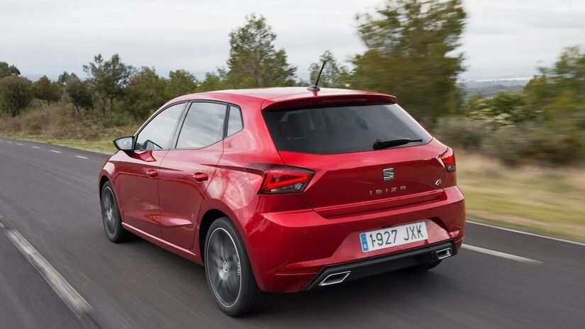 Seu desempenho é modesto, indo de 0 a 100 km/h em 15,3 segundos, com velocidade máxima de 172 km/h (SEAT/Divulgação)
