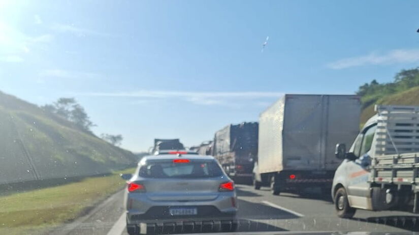 Na Rodovia Régis Bittencourt, estão sendo registrados pontos de lentidão no sentido São Paulo (Redação Diário)