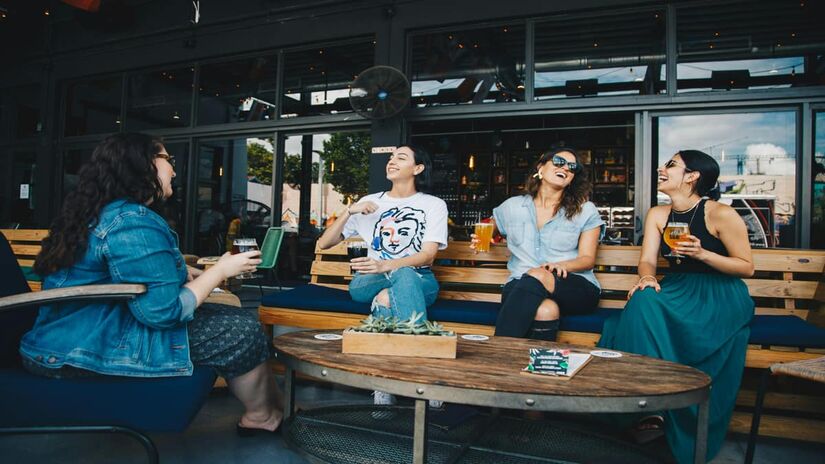 Se as pessoas gentis recebem maior reconhecimento da sociedade, elas ajudam outras pessoas a se sentirem melhor (Elevate/Pexels)

