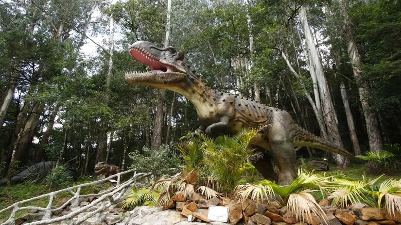 O Vale dos Dinossauros conta com diversas réplicas em tamanho real (Divulgação)