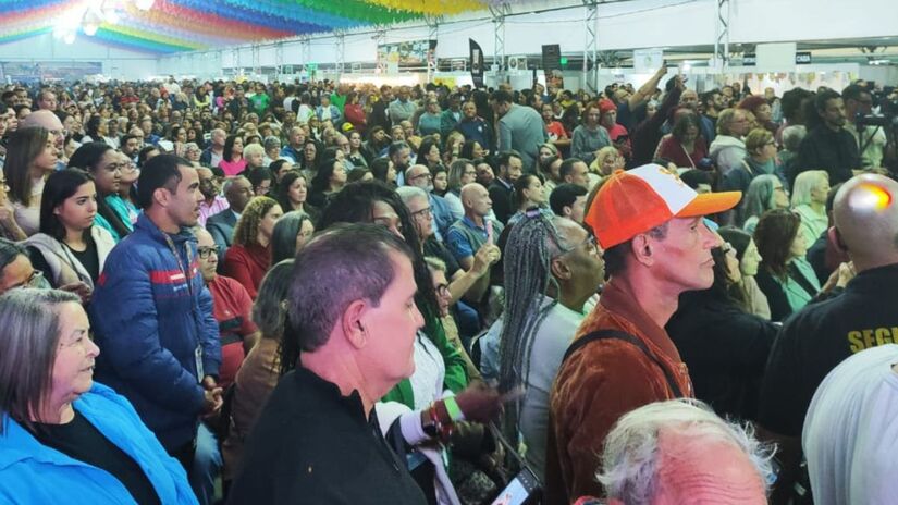 7 mil pessoas lotaram o 20&ordm; Festão de Mongaguá para assistir à posse de Cristina / Crédito: Gabriel de Freitas / Divulgação
