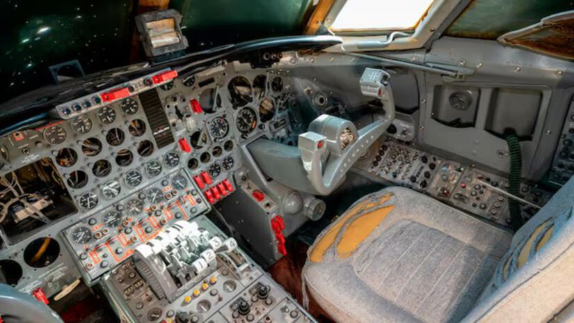 Com o tempo, o jato foi deixado no Centro Aéreo Internacional de Roswell, no Novo México / Divulgação/Mecum Auctions