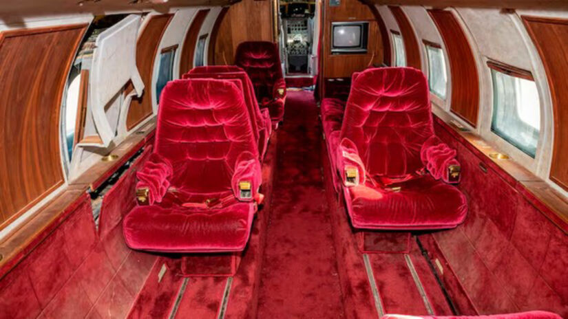 Luxuoso por dentro e por fora, o jato oferecia espaço para até dez passageiros / Divulgação/Mecum Auctions