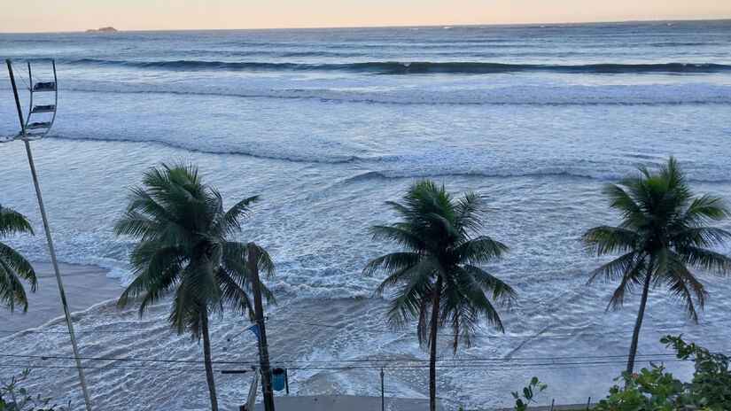 Praia das Astúrias, no Guarujá / ARNAUD PIERRE COURTADON/DL