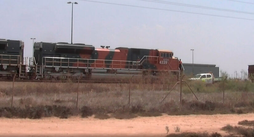 Este monstro de aço, o trem australiano da mineradora BHP, carregava minério de ferro em 682 vagões / Fotos: Reprodução