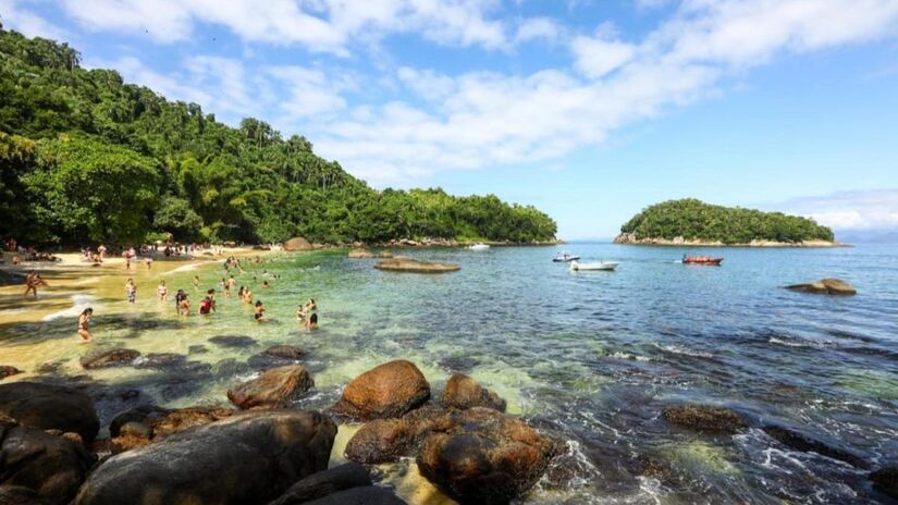 Praia em Ubatuba, São Paulo/ Créditos: Melhores Destinos / Reprodução.
