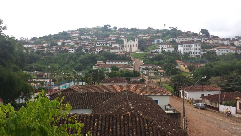 Vista parcial da cidade de Serro / Crédito: Caio Viana/Wikimedia Commons