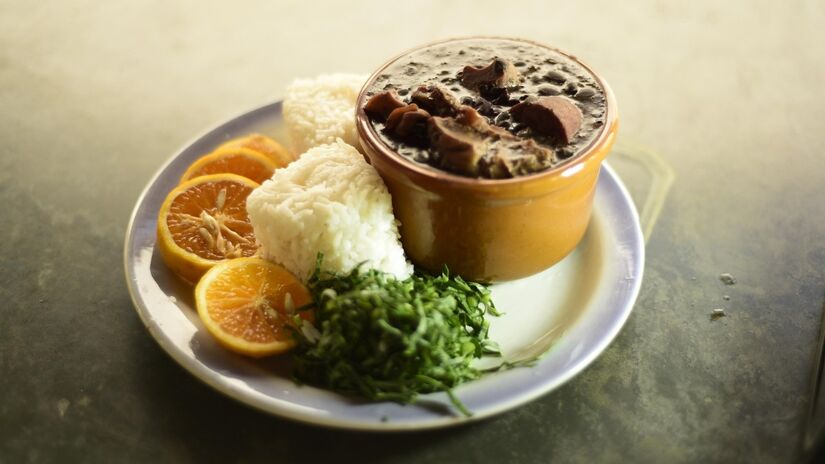 No Brasil, a couve é tradicionalmente usada como acompanhamento da feijoada / gylmarkc/Pixabay