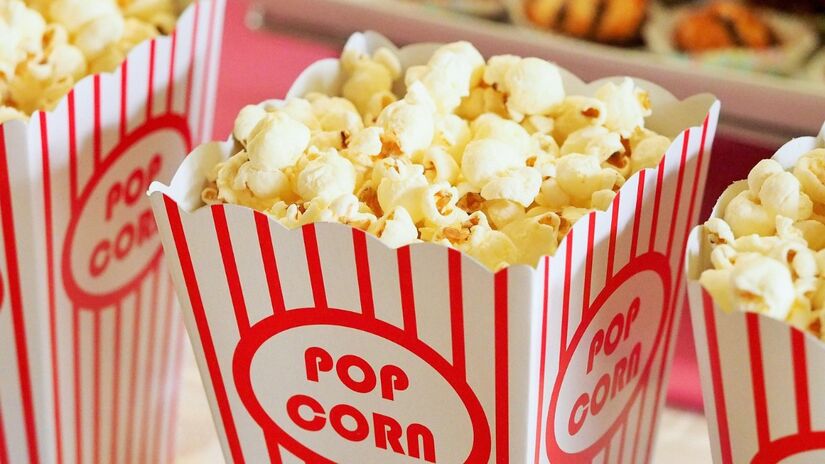 Há quem diga que cinema sem pipoca não tem graça / dbreen/Pixabay