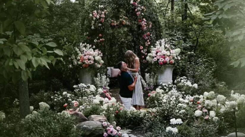 O pedido aconteceu em um jardim florido/Reprodução/Instagram