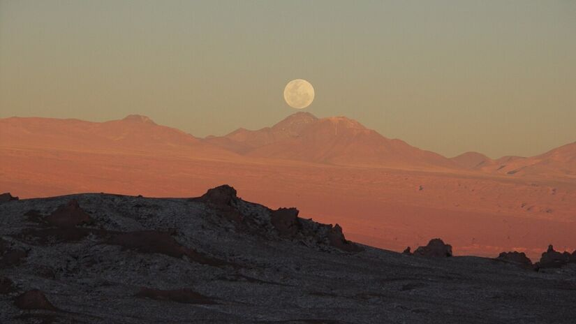 O deserto do Atacama, local mais seco de todo o Planeta, é bastante procurado pela sua paisagem única / Simon Prisner/Wikimedia Foundation