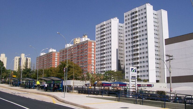 Outro fator decisivo para o desempenho da cidade é a mão de obra altamente qualificada. Esse diferencial é resultado da presença de centros de ensino e pesquisa de excelência, com destaque para a Unicamp (Universidade Estadual de Campinas), reconhecida internacionalmente como uma das melhores da América Latina. / Wikimedia Commons/Fasouzafreitas