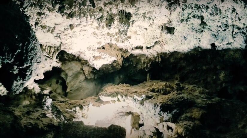 A visita à caverna é conduzida por guias especializados 