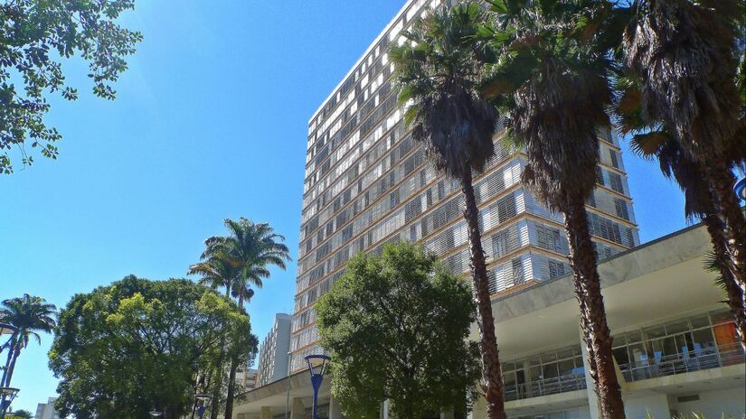 A proximidade entre universidade e setor produtivo fomenta a inovação. Campinas se consolida como centro de tecnologia e pesquisa, com parques tecnológicos, incubadoras de startups e programas de incentivo ao empreendedorismo de base científica. / Wikimedia Commons/enioprado