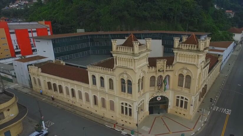 A cidade tem se mantido, nos últimos anos, entre as 10 mais bem avaliadas no quesito limpeza urbana