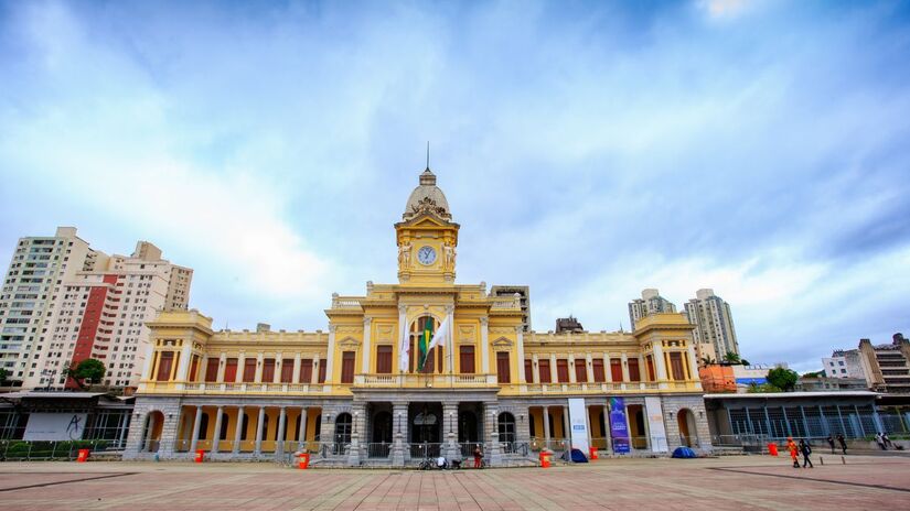 Além disso, a capital mineira se beneficia de um ambiente urbano que favorece a conectividade digital e a inclusão social / Robsondig/Wikimedia Commons