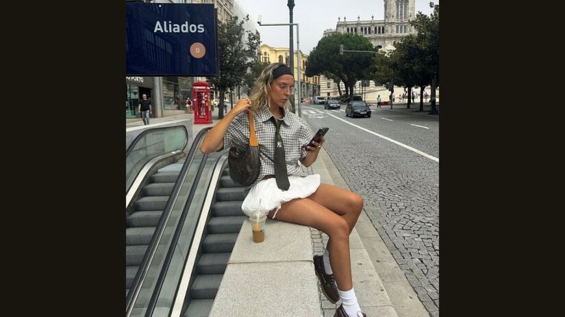 Um dos traços mais marcantes do design original do mocassim é a costura em formato de "U" que une o cabedal à sola, oferecendo resistência e um visual característico / @sofiamcoelho/Instagram