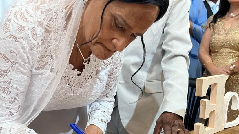 Ester lembra que desde a infância frequentou a igreja evangélica / Camila Diniz/Divulgação
