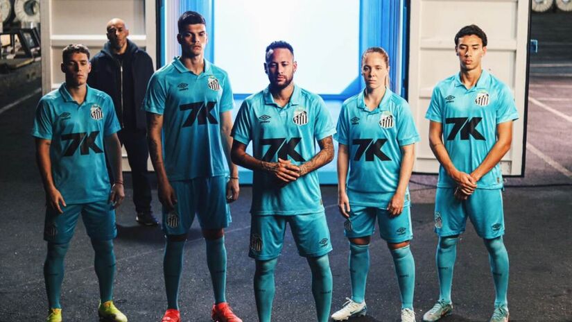 Camisa do Santos de 2025 custa R$ 379,99 no site da Netshoes/Divulgação