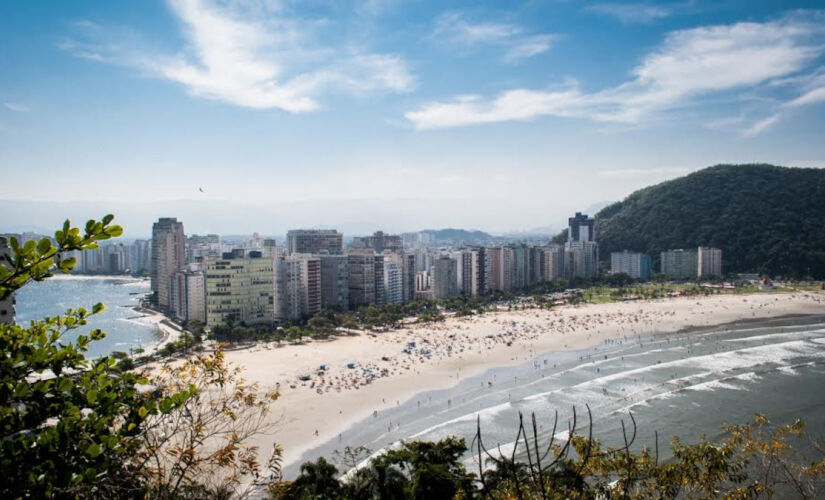 O contraste revela um fenômeno que mexe com a vida local / Reprodução