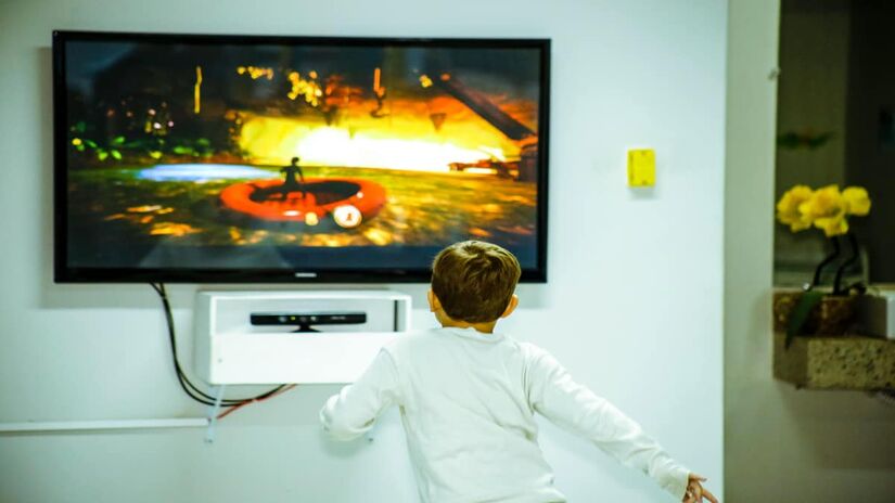 É esperado que, no futuro, a tecnologia já seja automaticamente implementada nos televisores durante a fabricação (Vidal Balielo Jr./Pexels)