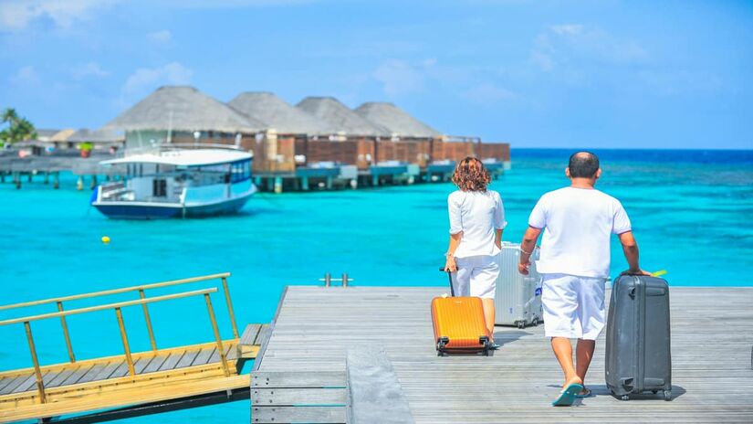 Desde o clima e eventos até mesmo os locais onde vamos nos hospedar podem oferecer algumas regalias necessárias e que não precisamos levar (Asad Photo Maldives/Pexels)