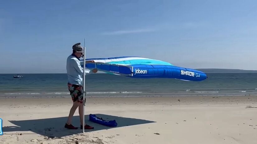 Seu grande diferencial é a estrutura aerodinâmica que capta o vento de forma estratégica, garantindo estabilidade mesmo com ventos de até 32 km/h