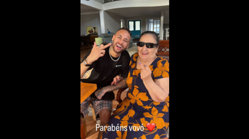 Em um novo story no Instagram, Neymar apareceu ao lado da avó, sorridente, acompanhado da mensagem curta / Reprodução/Instagram @neymarjr