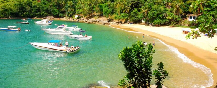 Para chegar na Praia da Fome é necessário utilizar rotas marítimas / Foto: Divulgação