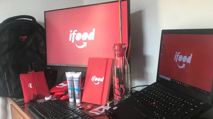 Kit para estagiários que atuam em Home Office. Créditos: Reprodução/ Ifood.