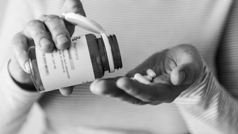 Seguir corretamente a prescrição médica é essencial para a eficácia do tratamento. Crédito: Freepik