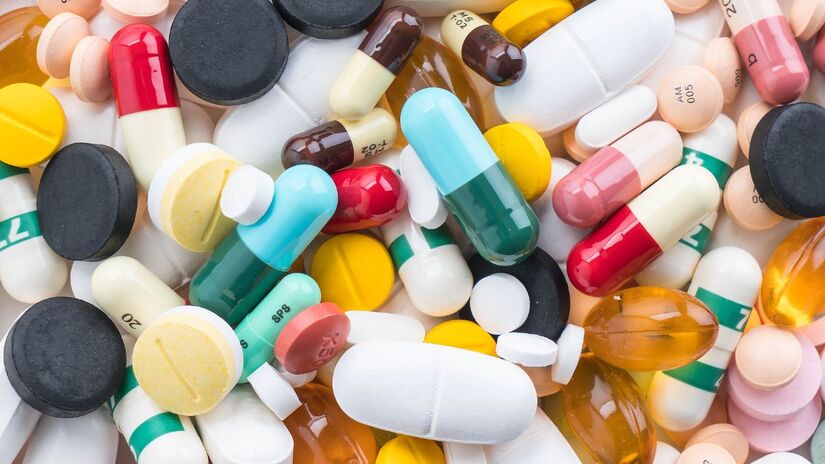 Evite automedicação: medicamentos compartilhados podem prejudicar a saúde de todos. Crédito: Freepik