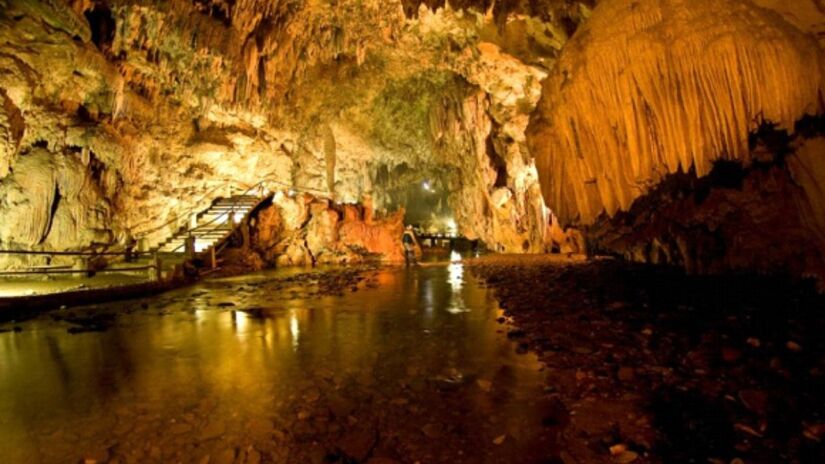Caverna do Diabo, principal atração turística de Eldorado, com formações milenares de estalactites e estalagmites/ Divulgação