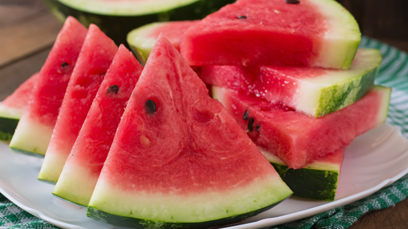 Composta por mais de 90% de água, a melancia é refrescante, ajuda na circulação sanguínea e é fonte de antioxidantes como o licopeno/ timolina/Freepik