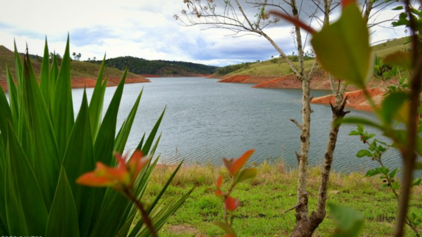 Toca do Leitão, às margens da Represa de Santa Branca, é ponto de lazer público e gratuito, ideal para pesca, esportes aquáticos e passeios de barco/ Divulgação