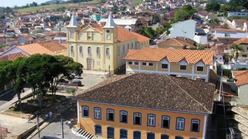 Igreja Matriz de Santa Branca, erguida em 1828 a partir de uma capela construída por escravizados é o principal marco religioso da cidade/ Divulgação