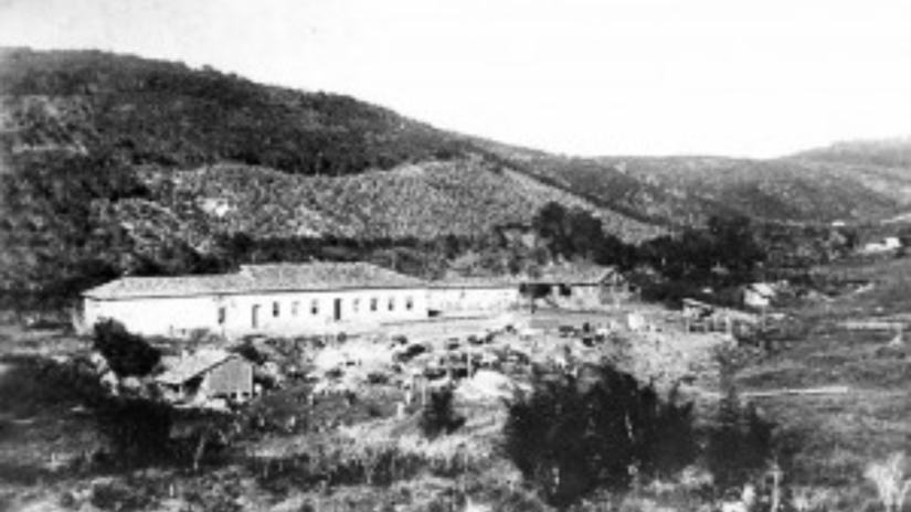 A Fazenda do Porto do capitão Custódio Ferreira Braga, foi dividida entre seus filhos José e Francisco Ferreira Braga. A antiga sede histórica acabou encoberta pela barragem/ Divulgação