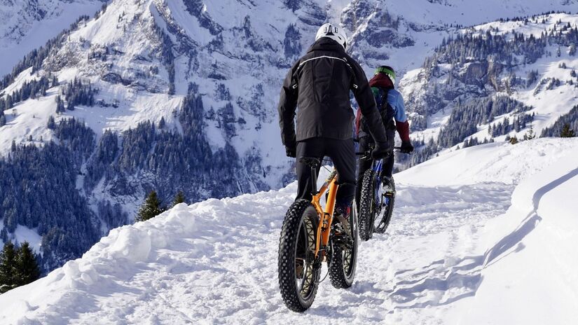 Até mesmo no meio da neve é possível pedalar / Pixabay