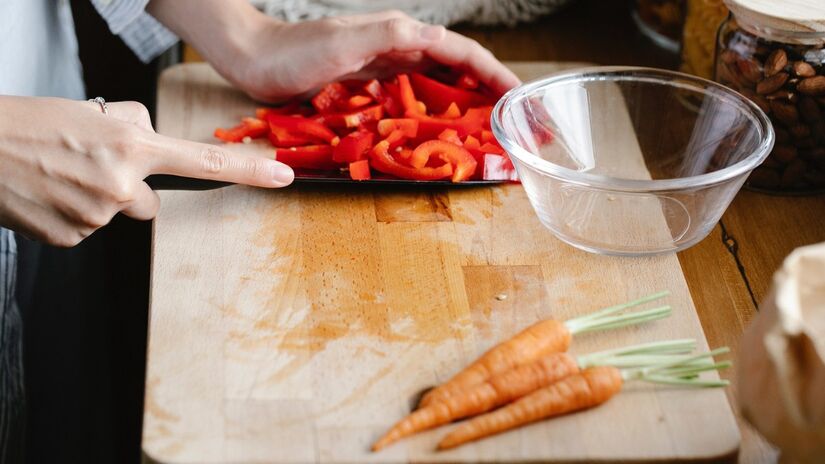 A tábua de corte é, sem dúvida, um dos itens mais utilizados nas cozinhas / Pixabay
