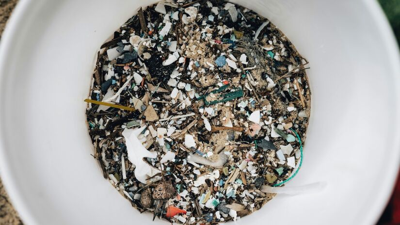 Programas e projetos de reciclagem tentam amenizar o problema, mas a humanidade produz mais plástico do que consegue reutilizar / Pexels
