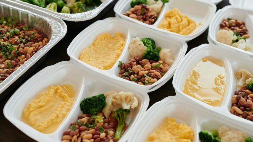 Além da água, também há indícios de microplásticos nos alimentos que consumimos / Pexels