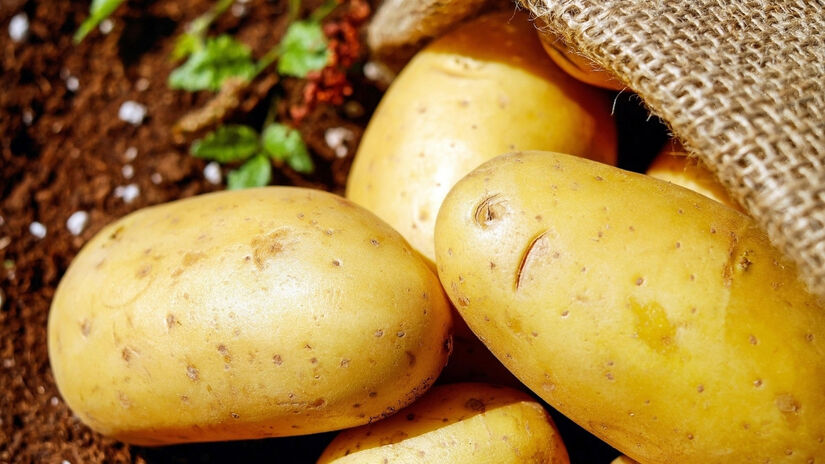 Antes de chegar às mesas, as batatas passam por diversos processos / Pixabay