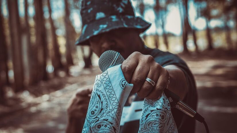 O Rap é uma forma de expressar as angústias e lutas de comunidades marginalizadas pelo sistema/Pixabay