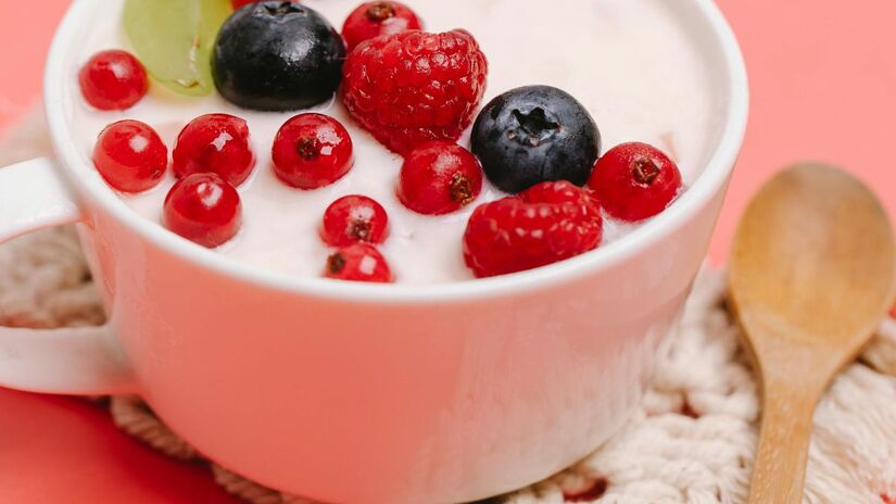 Empresas de Yogurt como a Danone, estão investindo em uma campanha para integrar seus produtos em dietas fitness - Pexels
