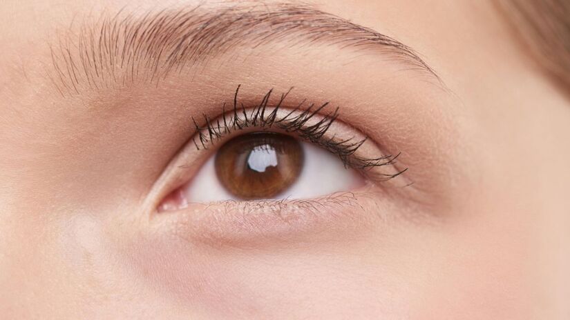 A cor dos olhos pode variar conforme a luz, as cores das roupas ou o tamanho da pupila - Pexels